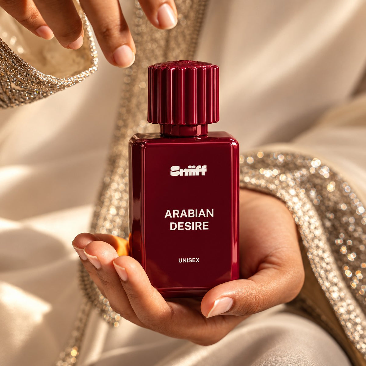 Sniiff Arabian Desire 100ml Oud parfum – held in hand